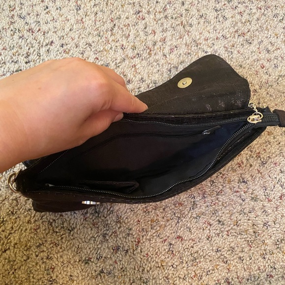 Black Purse Shiny Double Button Closure Silver Chain - Picture 5 of 8